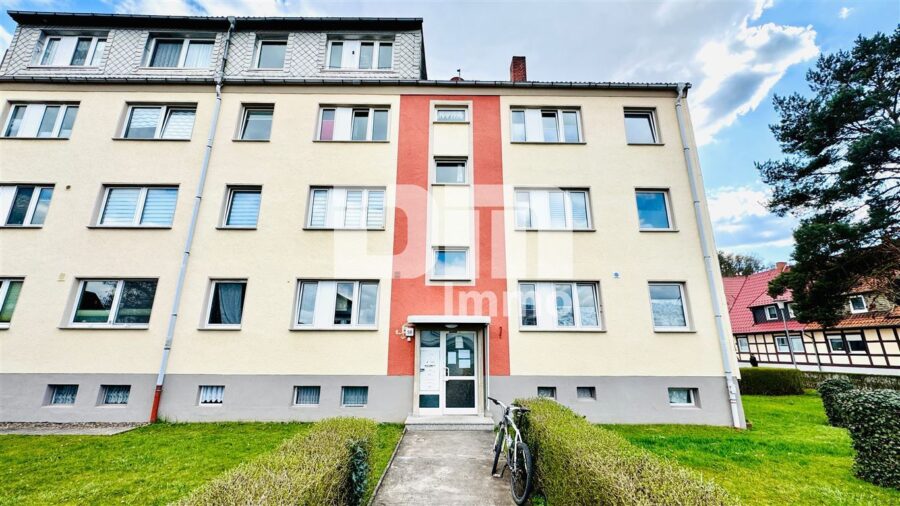Helle modernisierte Wohnung im 1. OG eines gepfl. Mehrfamilienhauses mit Garage und Kellerraum - Frontansicht
